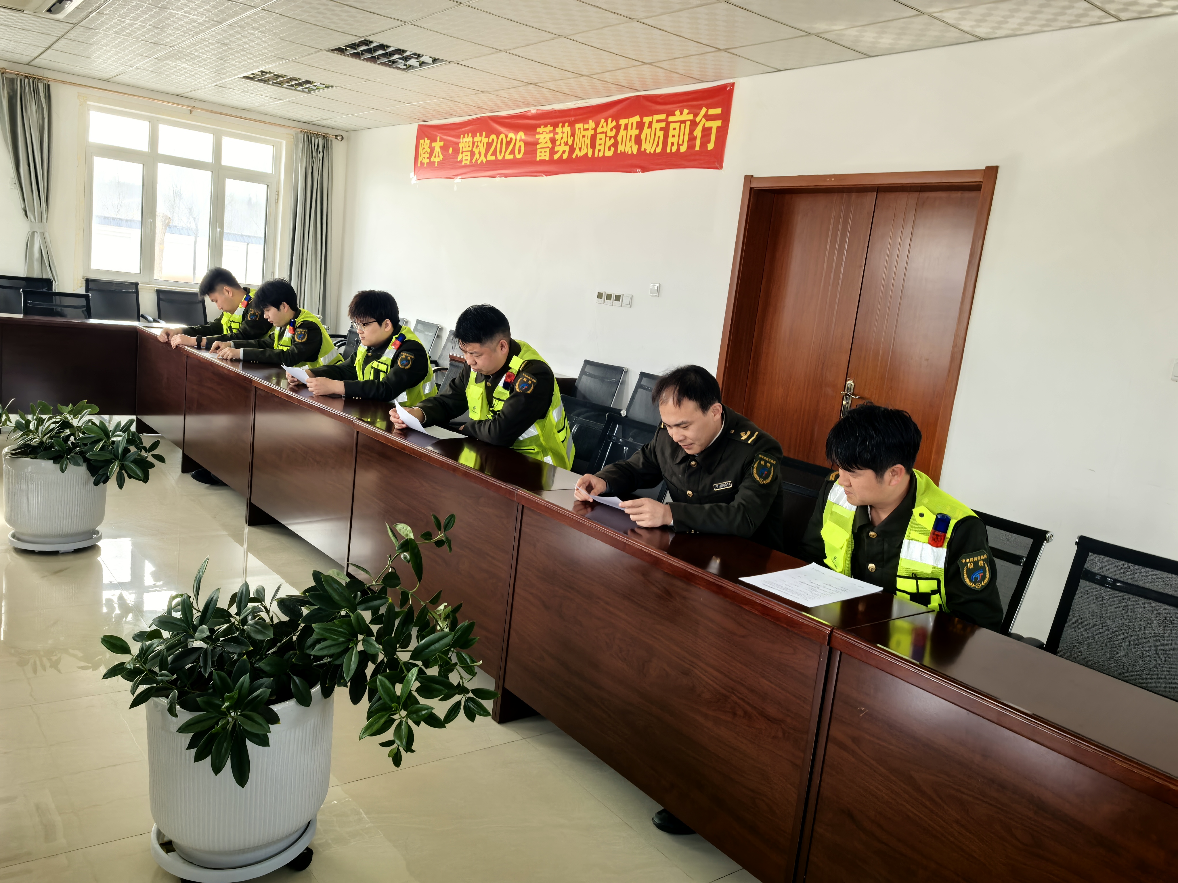 规范操作流程 提升查验能力 内丘北收费站开展绿通知识学习.jpg 规范操作流程 提升查验能力 内丘北收费站开展绿通知识学习.jpg