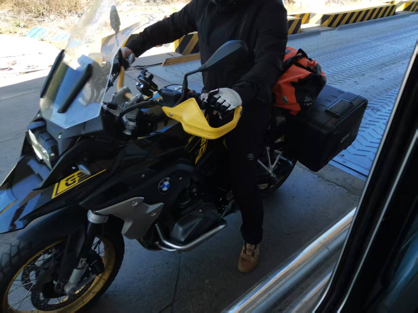 摩托车.jpg