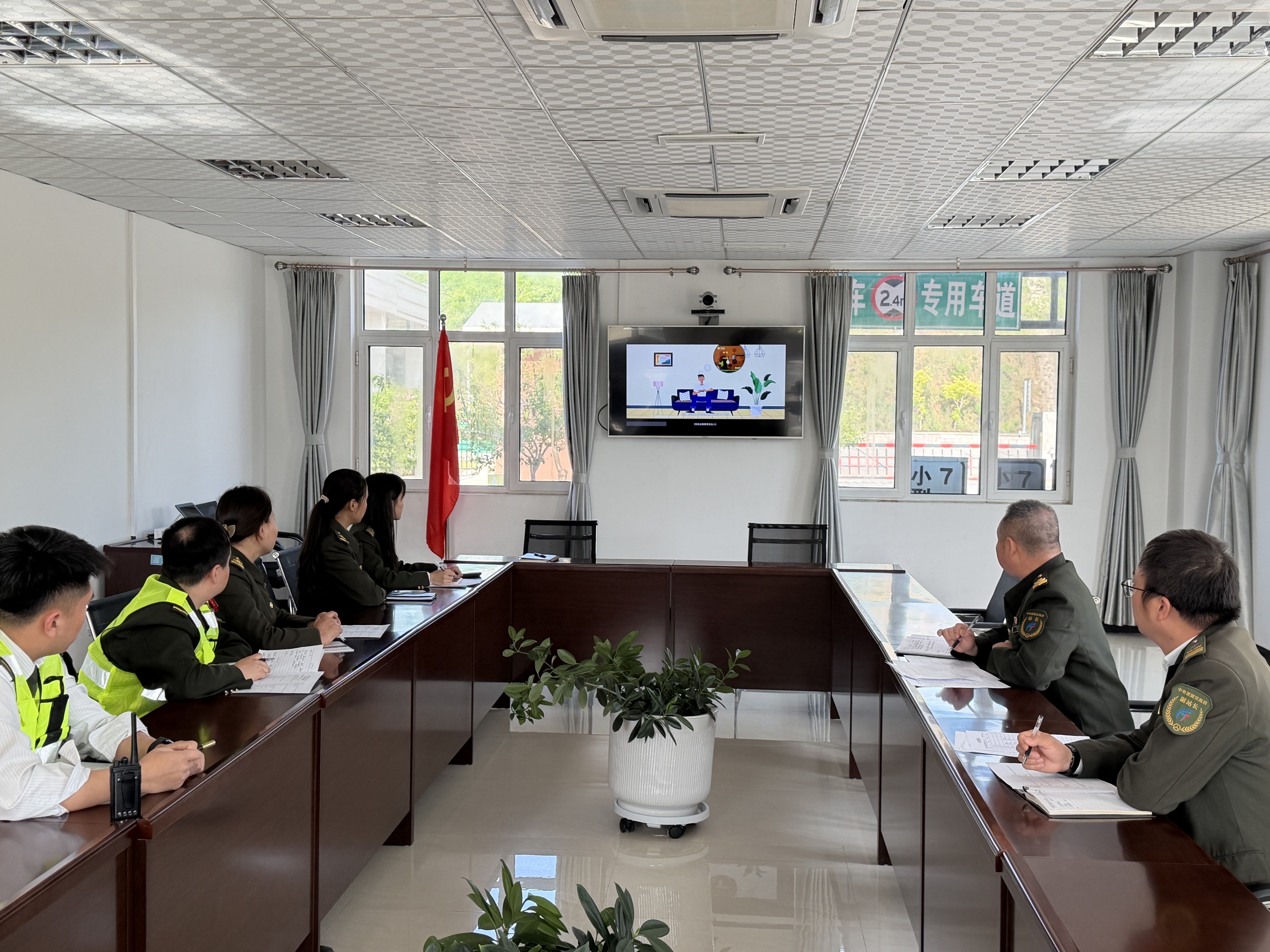 4.20从“观看”到“警醒”,内丘北收费站借助警示教育片推动保密工作入脑入心 (2).JPG 4.20从“观看”到“警醒”,内丘北收费站借助警示教育片推动保密工作入脑入心 (2).JPG